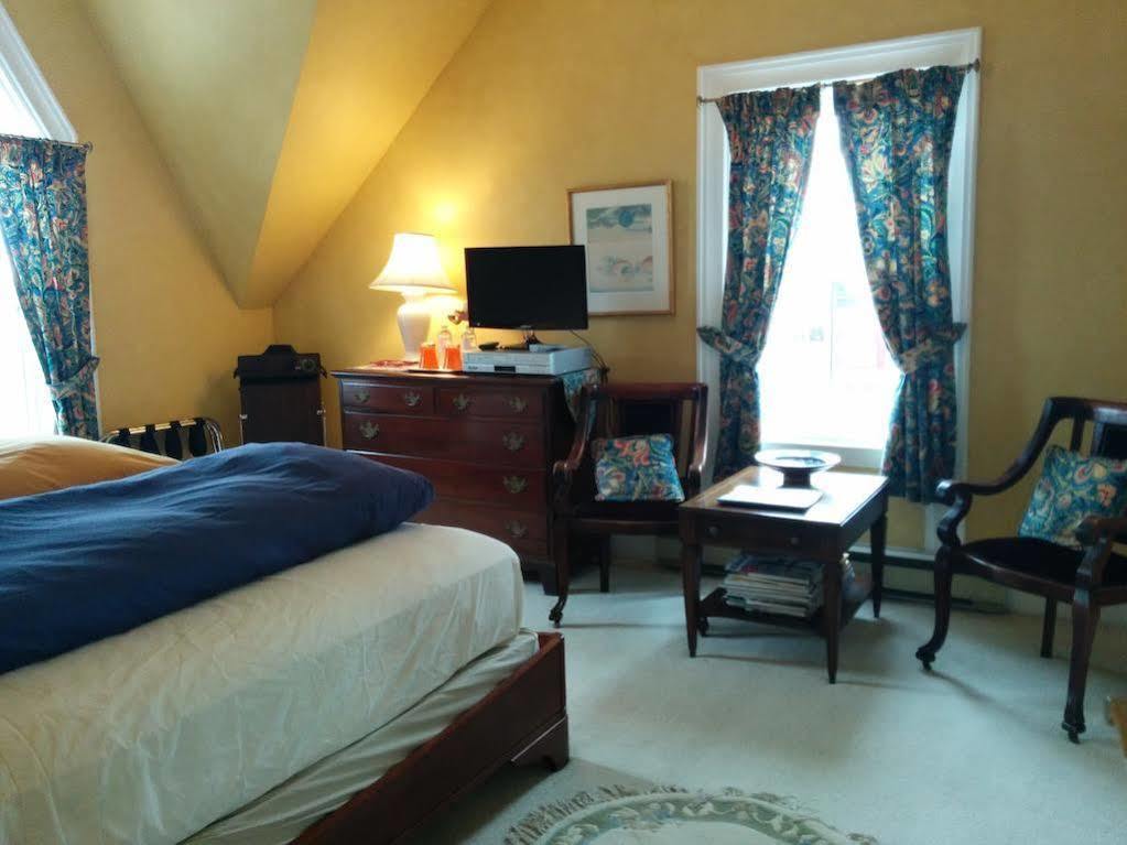 Fairmont House Bed & Breakfast Mahone Bay Eksteriør bilde